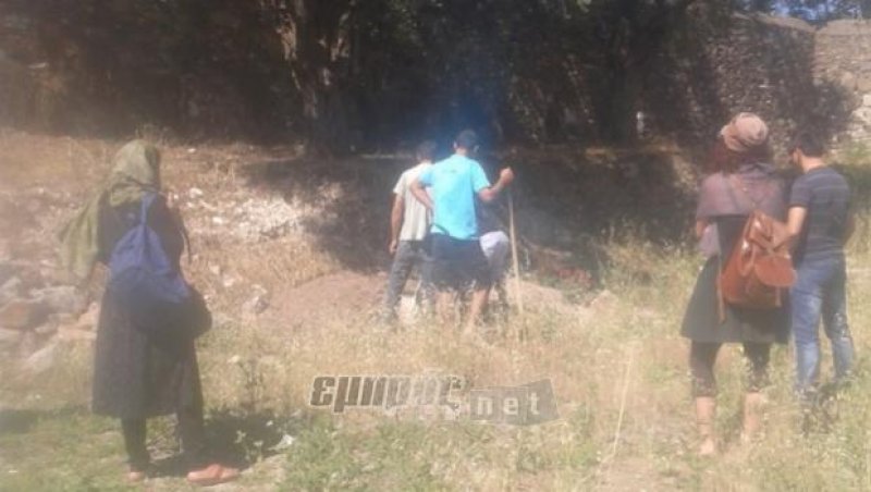 Τον κήδεψαν μόνοι τους…