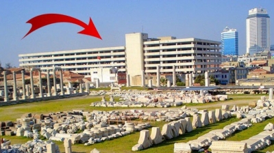 Κατεδαφίζεται πολυώροφο κτίριο στην αρχαία αγορά Σμύρνης