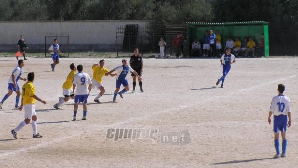 Τιμάει παλιούς παράγοντες