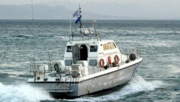 Ακυβέρνητο σκάφος στη σκάλα Συκαμνιάς 