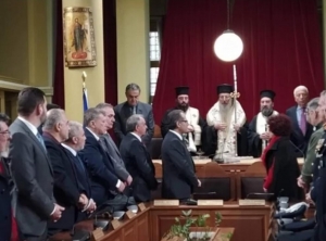 Μουτζούρης: «Η οικία μας καίγεται και δεν μπορούμε εμείς να τραγουδάμε»
