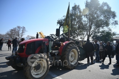 “Κάτω τα χέρια από τους αγρότες!”