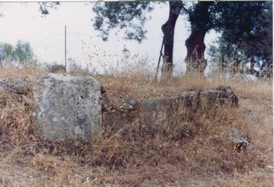 Το κτίσμα στην κορυφή του λόφου