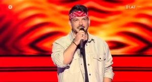 Ο Σταύρος Λιαργκόβας στην σκηνή του the Voice