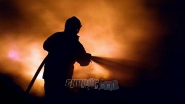 Κάηκε αμάξι στο Κάτω Τρίτος