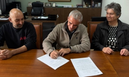 Υπογραφή σύμβασης για το έργο αναβάθμισης του ηλεκτροφωτισμού στην πλατεία Ακρασίου από το Δήμο Μυτιλήνης