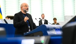 Σάκης Αρναούτογλου: «Με Κυβερνητική επιλογή διαλύεται η κτηνοτροφία, οι κτηνοτρόφοι πληρώνουν το τίμημα»