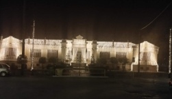 Σοβάδες στα προπύλαια του Δημοτικού της Καλλονής