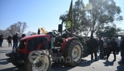 “Κάτω τα χέρια από τους αγρότες!”